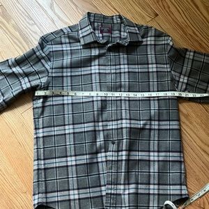 Untuckit long slv button up shirt, great cond small. See measurements in pics.